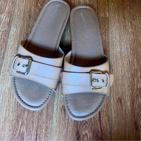 Universal Thread sandals - Picture 3 of 4